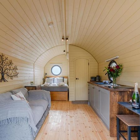 Вилла Laburnum Farm Estate Alderton  Экстерьер фото