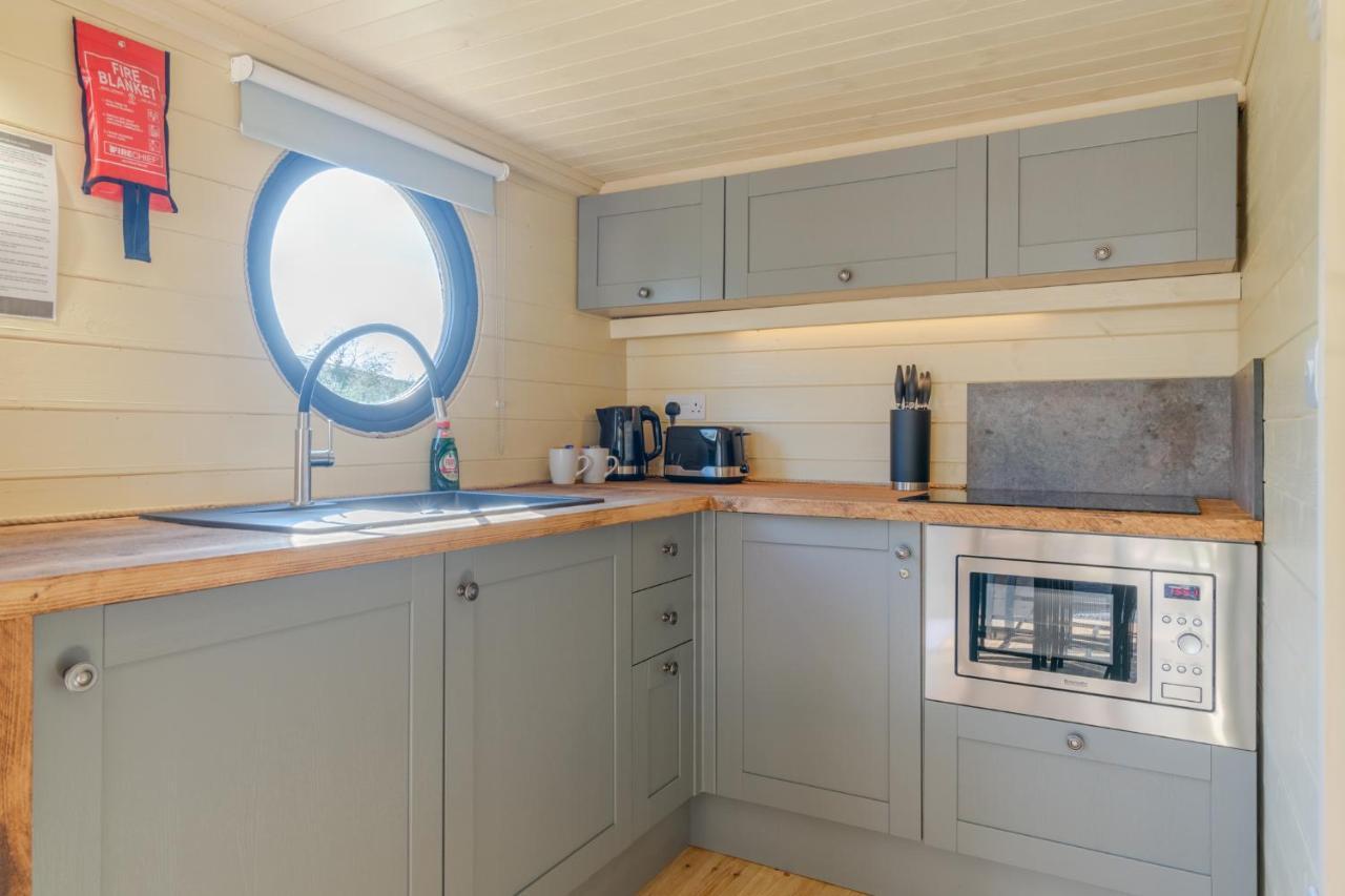 Вилла Laburnum Farm Estate Alderton  Экстерьер фото