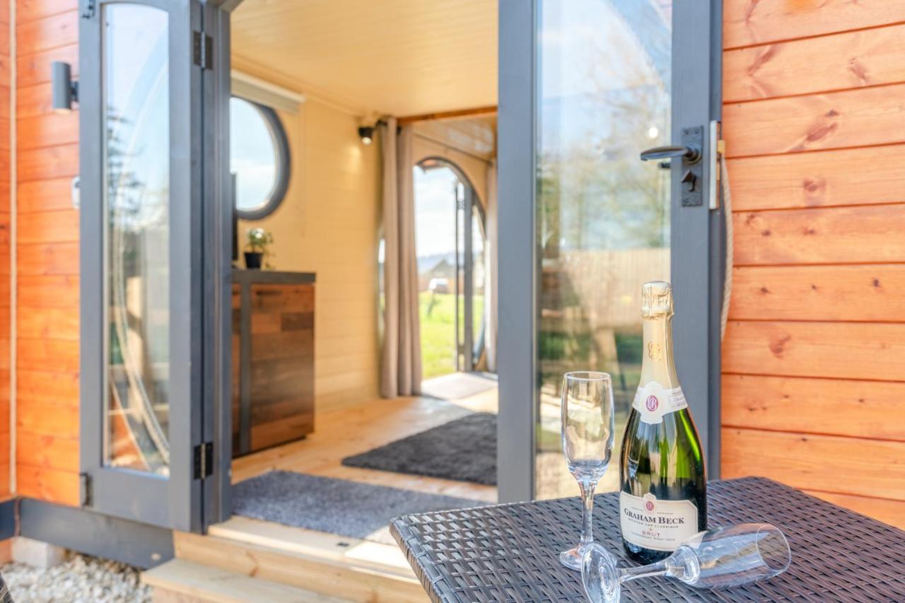Вилла Laburnum Farm Estate Alderton  Экстерьер фото