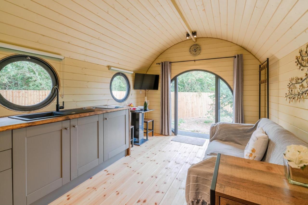 Вилла Laburnum Farm Estate Alderton  Экстерьер фото