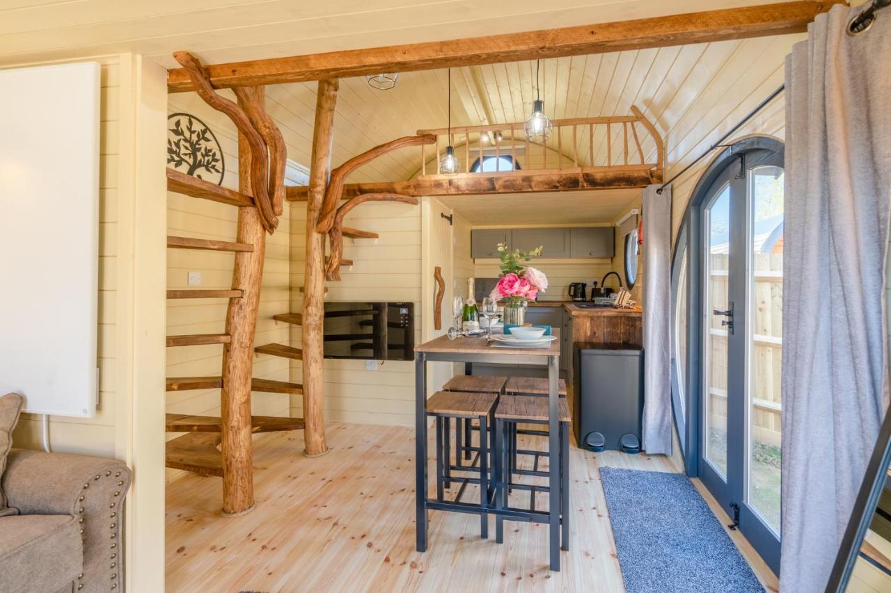 Вилла Laburnum Farm Estate Alderton  Экстерьер фото