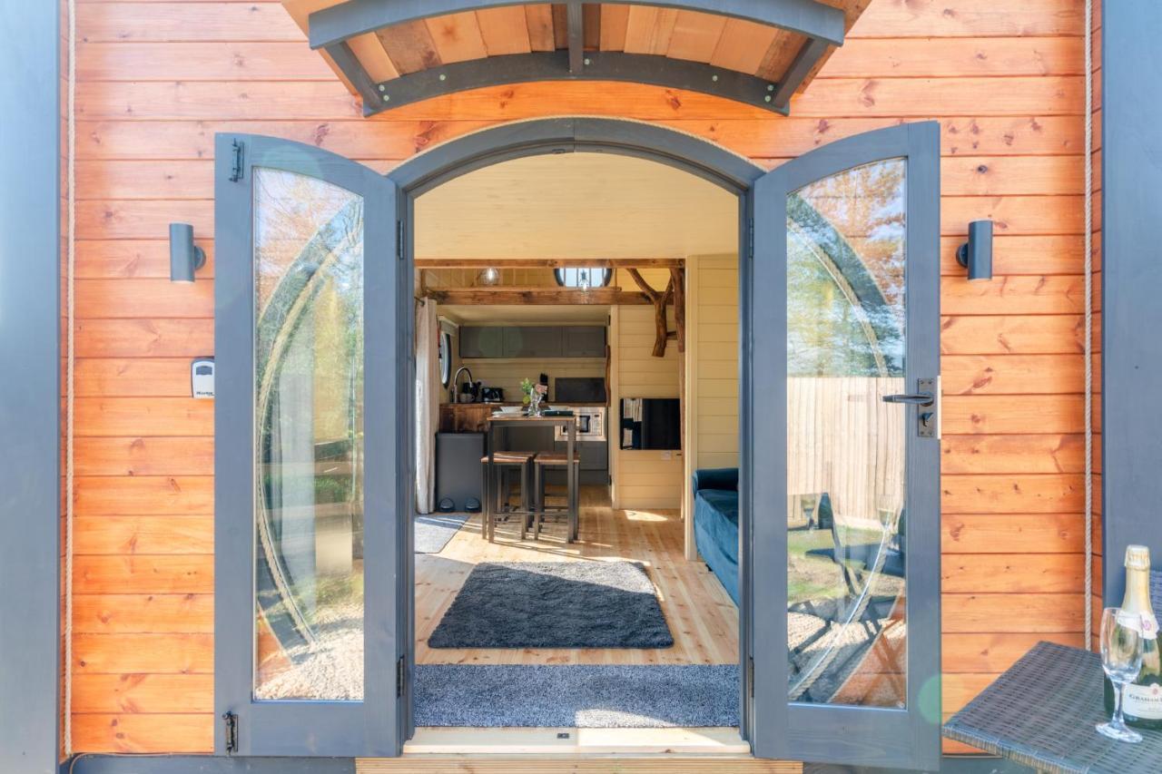 Вилла Laburnum Farm Estate Alderton  Экстерьер фото