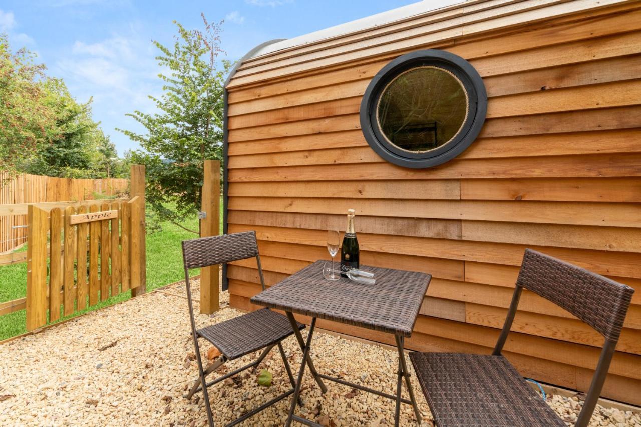 Вилла Laburnum Farm Estate Alderton  Экстерьер фото